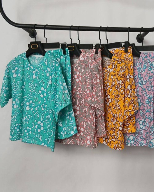  نام کالا :#ست_کراپ_شلوارک_گلدار 7722 